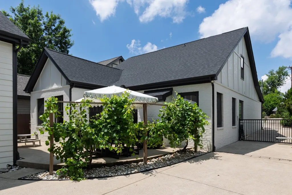 933 Kirkwood Avenue Nashville TN 37204
