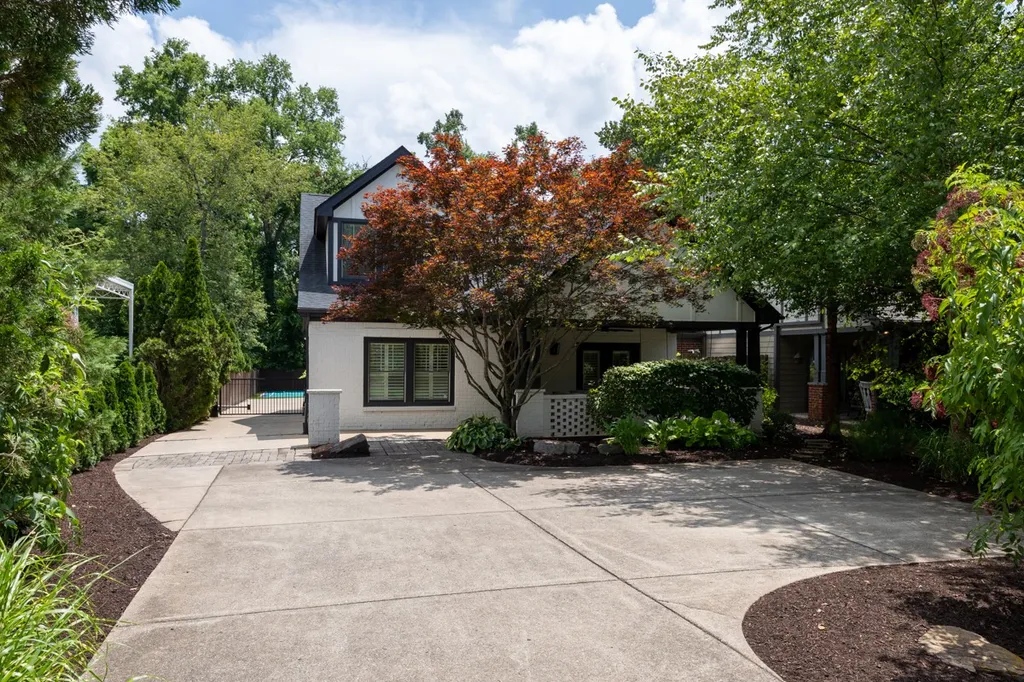 933 Kirkwood Avenue Nashville TN 37204