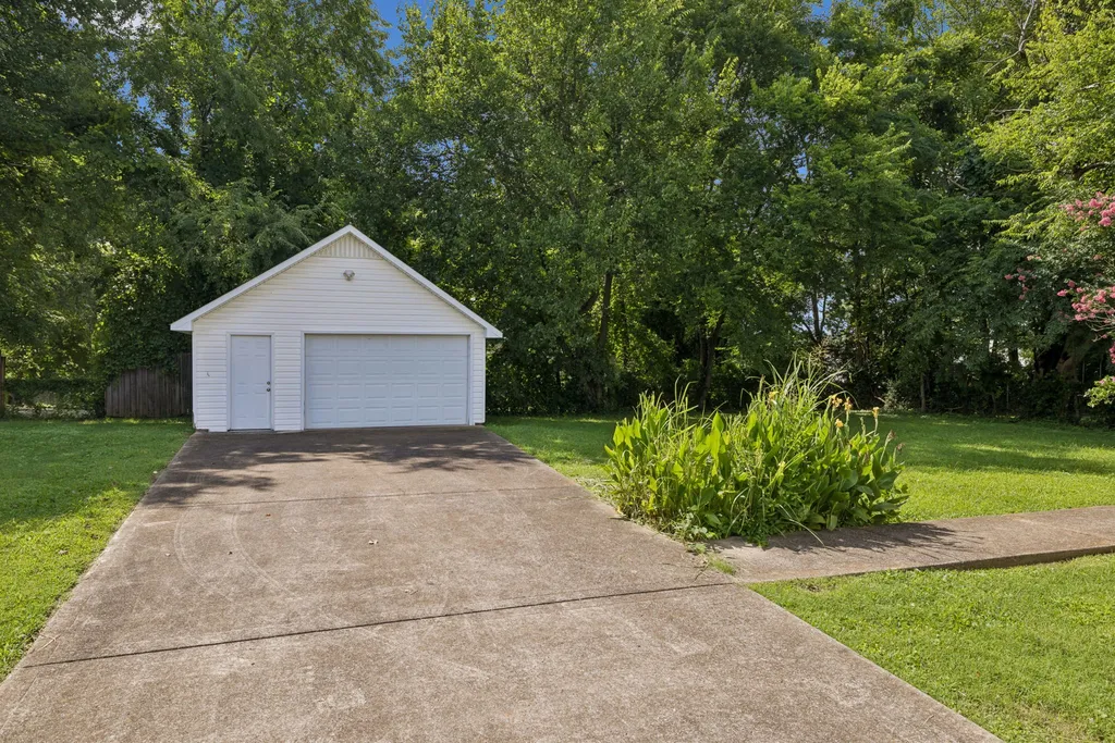 2116 Denham Avenue Columbia TN 38401