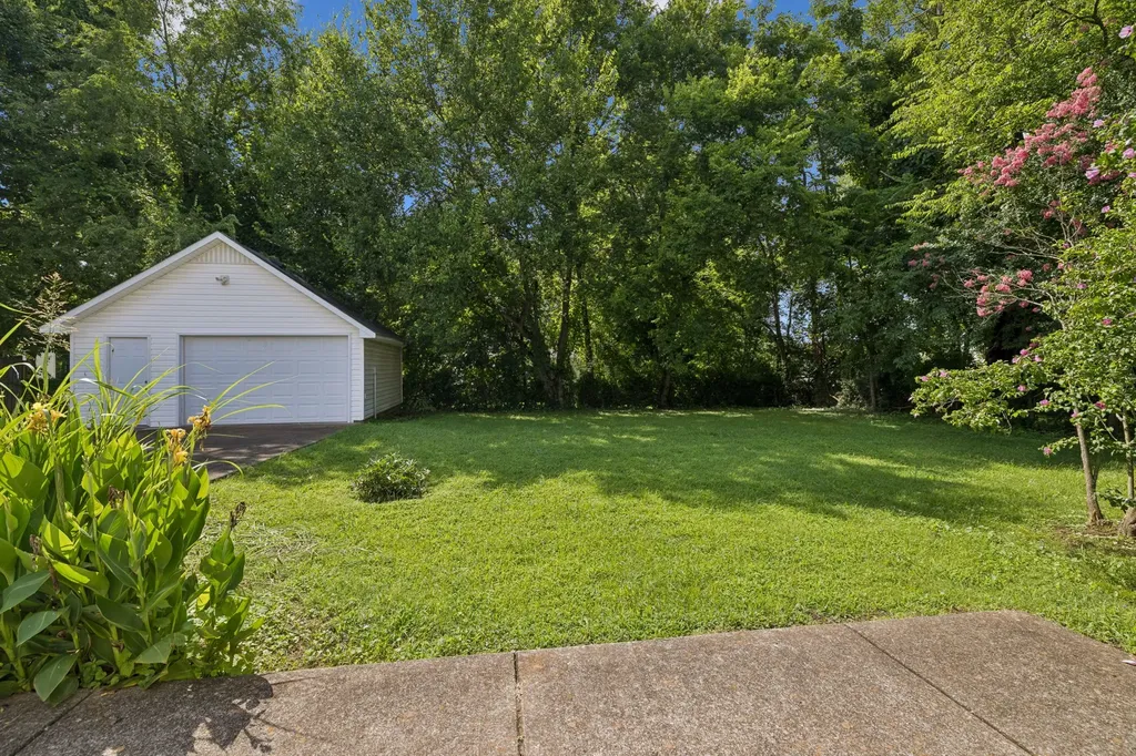 2116 Denham Avenue Columbia TN 38401