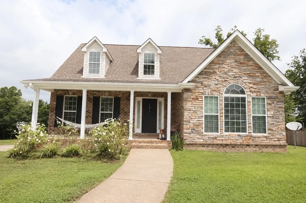 101 Brook Hollow Court Bon Aqua TN 37025