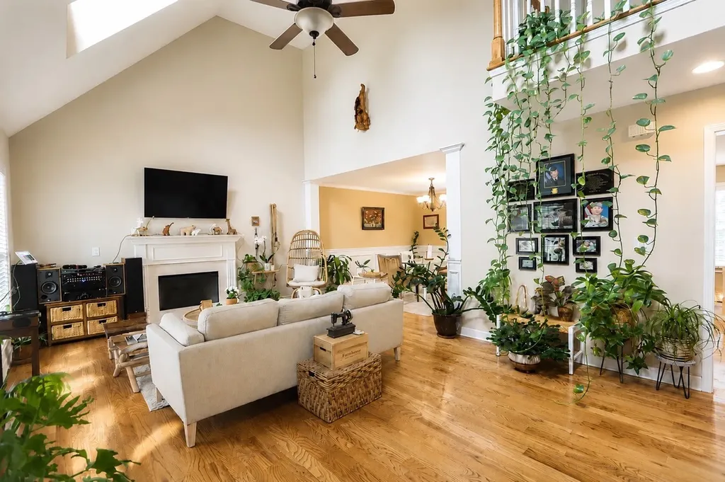 101 Brook Hollow Court Bon Aqua TN 37025