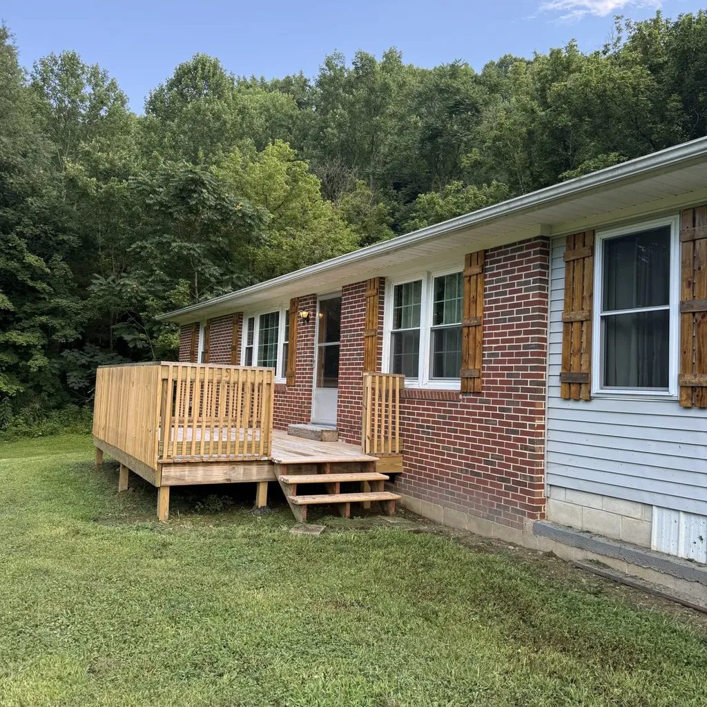2625 Wartrace Highway Whitleyville TN 38588