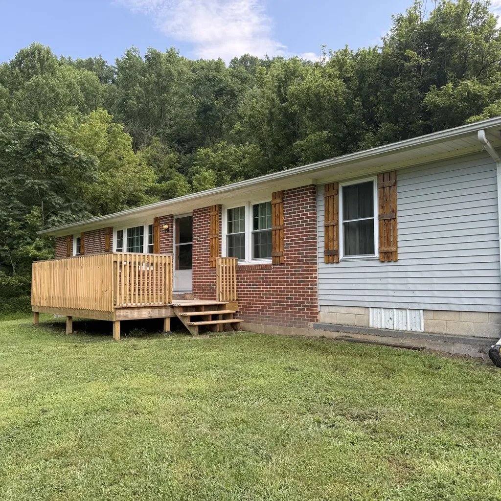 2625 Wartrace Highway Whitleyville TN 38588