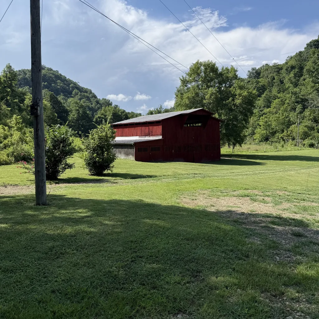 2625 Wartrace Highway Whitleyville TN 38588