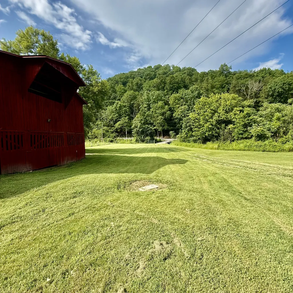 2625 Wartrace Highway Whitleyville TN 38588