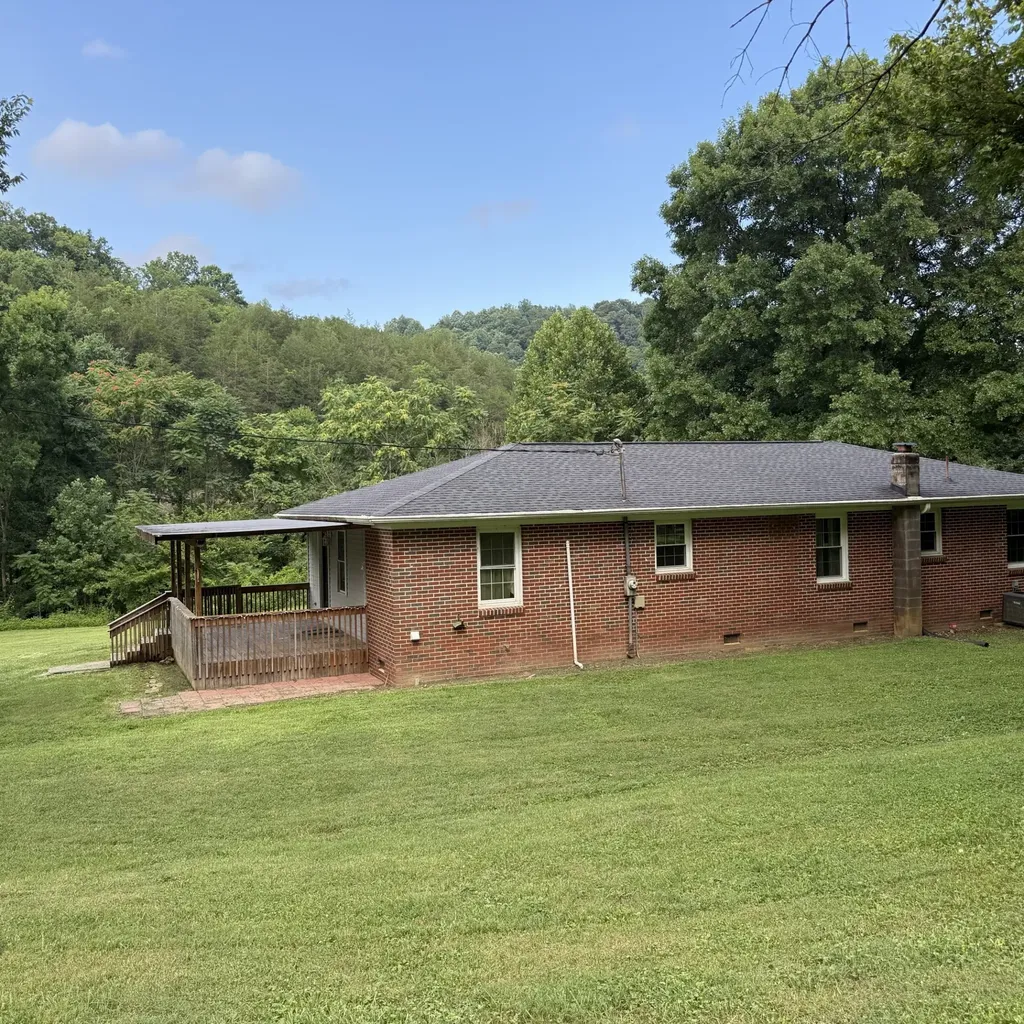 2625 Wartrace Highway Whitleyville TN 38588