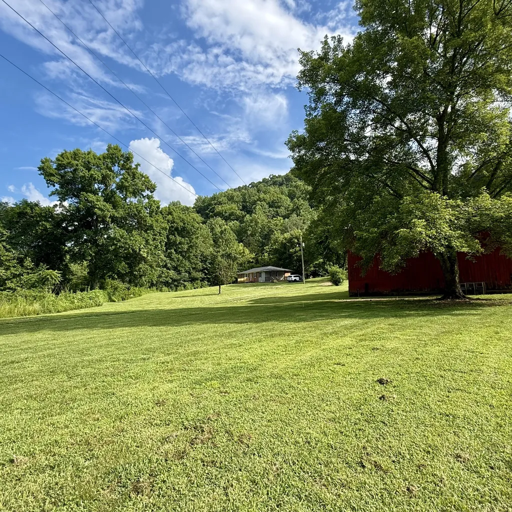 2625 Wartrace Highway Whitleyville TN 38588