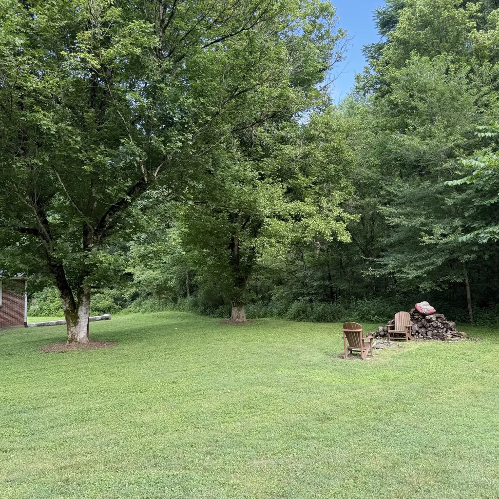 2625 Wartrace Highway Whitleyville TN 38588