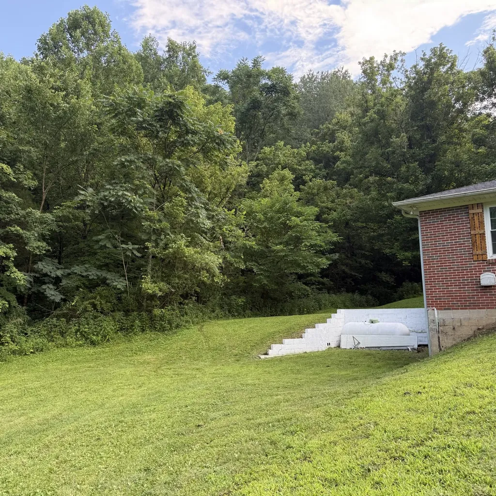 2625 Wartrace Highway Whitleyville TN 38588