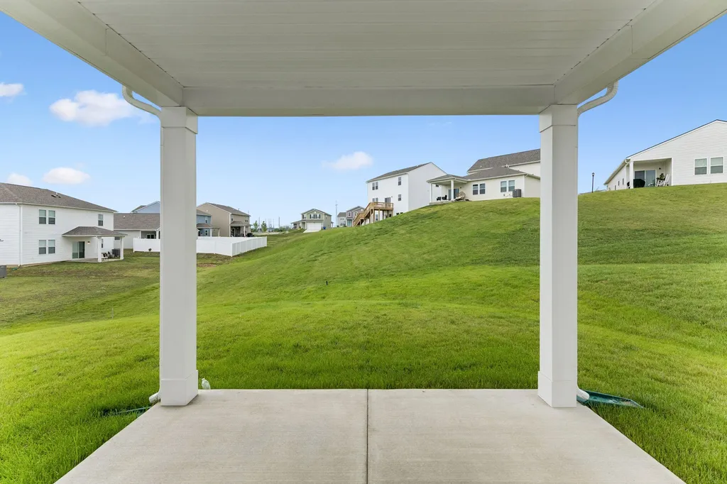 3274 Barrel Oak Pass Columbia TN 38401