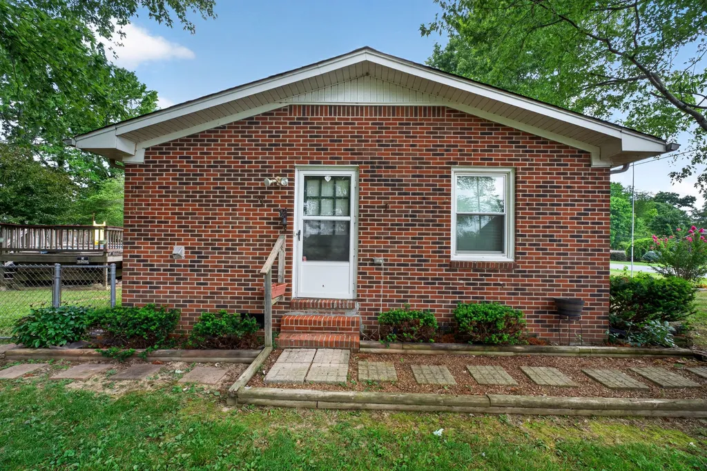 1201 Earl Avenue Smithville TN 37166