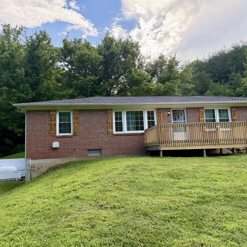 2625 Wartrace Highway Pleasant Shade TN 37145