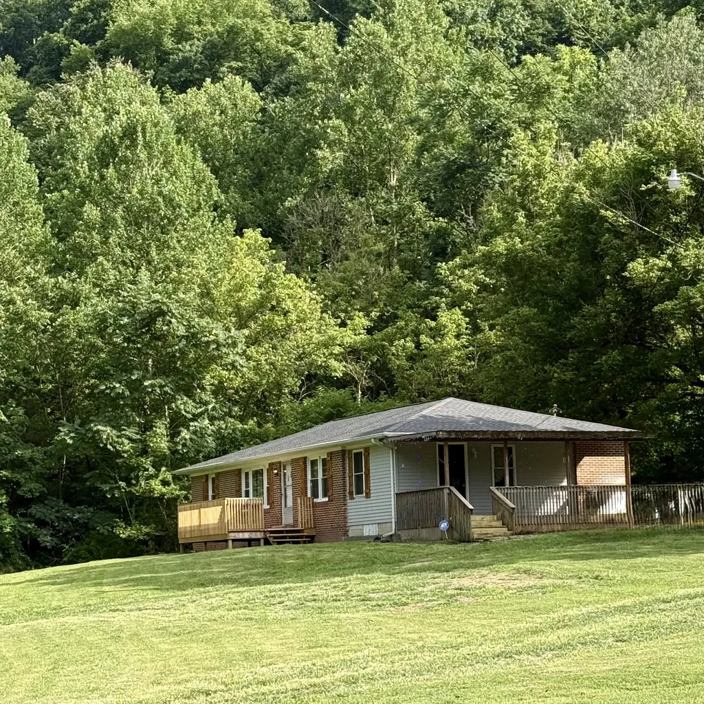 2625 Wartrace Highway Pleasant Shade TN 37145