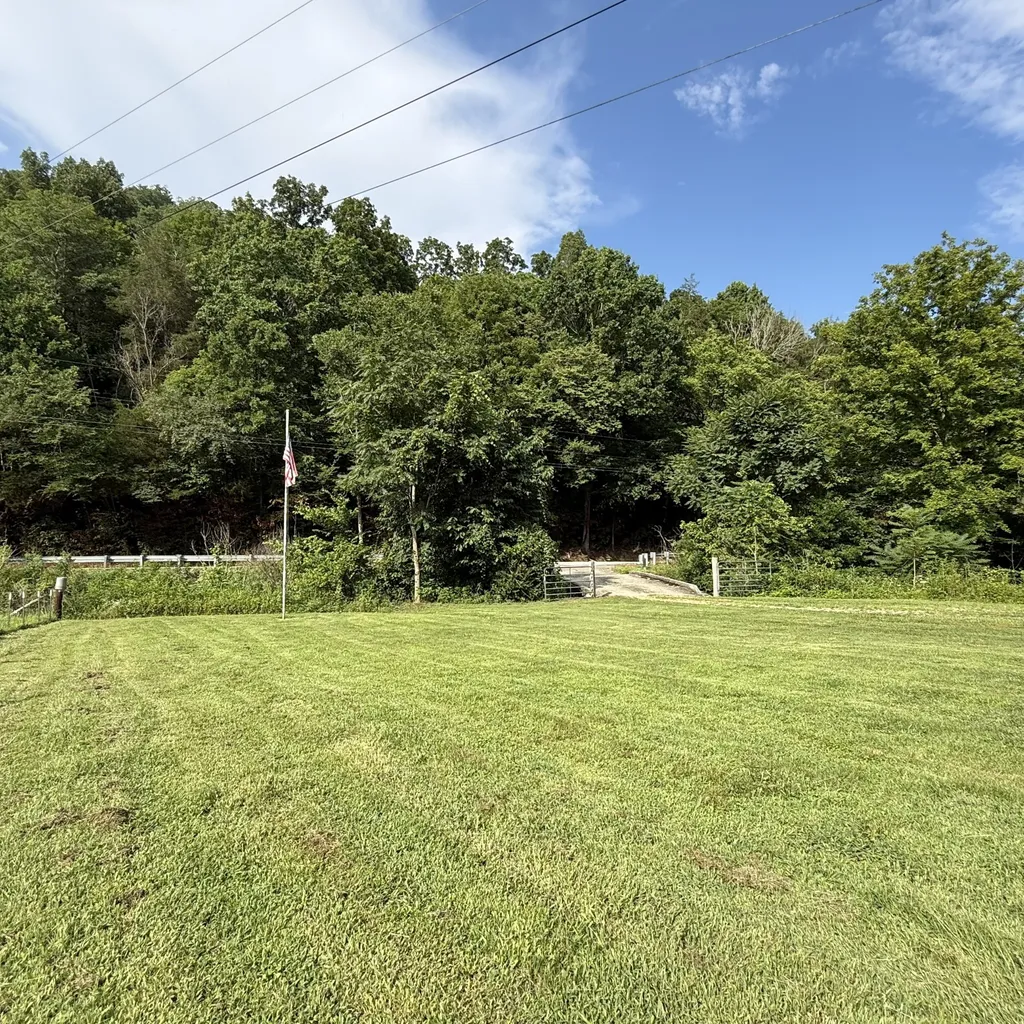 2625 Wartrace Highway Pleasant Shade TN 37145