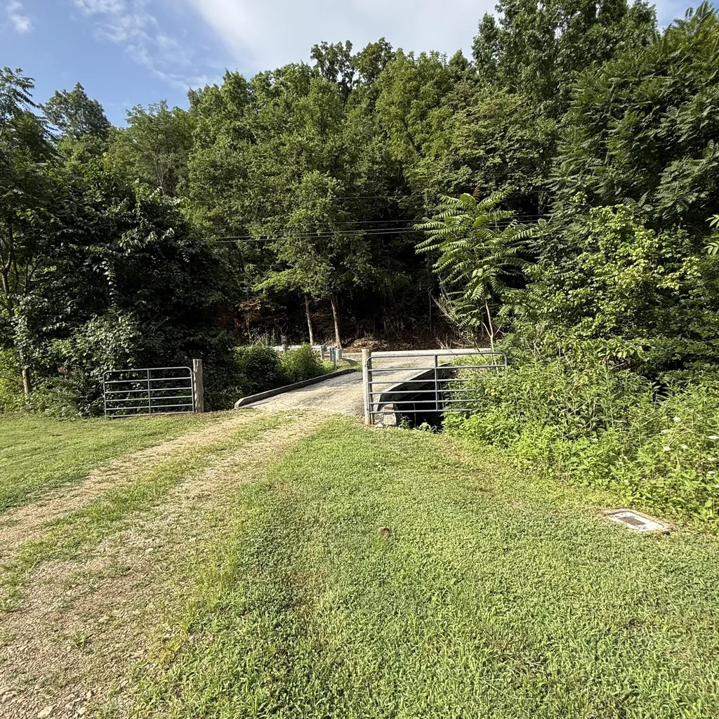 2625 Wartrace Highway Pleasant Shade TN 37145
