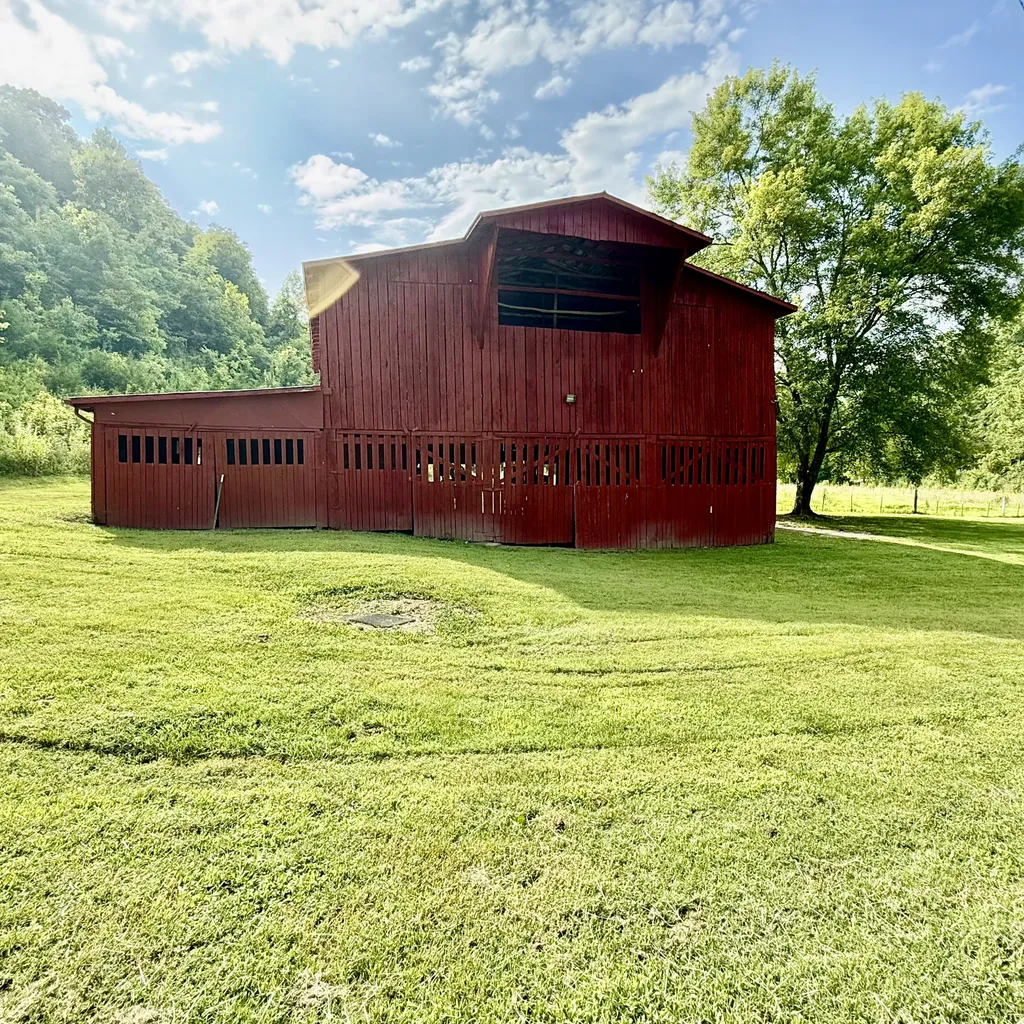 2625 Wartrace Highway Pleasant Shade TN 37145