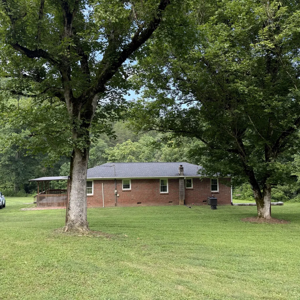 2625 Wartrace Highway Pleasant Shade TN 37145