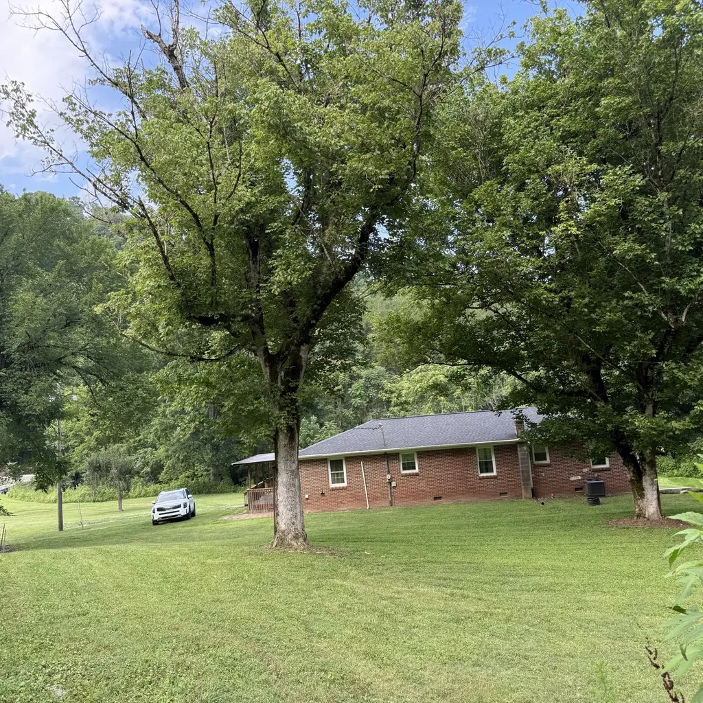 2625 Wartrace Highway Pleasant Shade TN 37145
