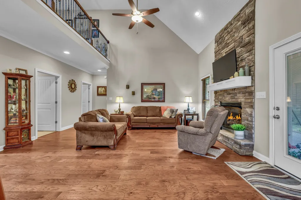 101 Vannoak Drive Clarksville TN 37043
