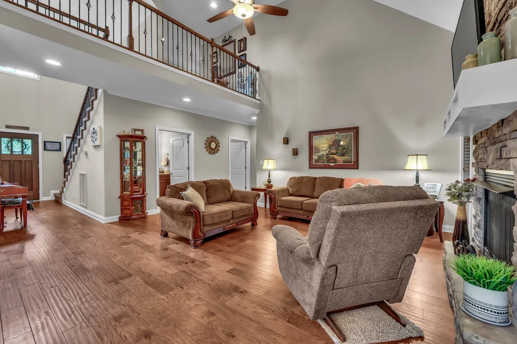 101 Vannoak Drive Clarksville TN 37043