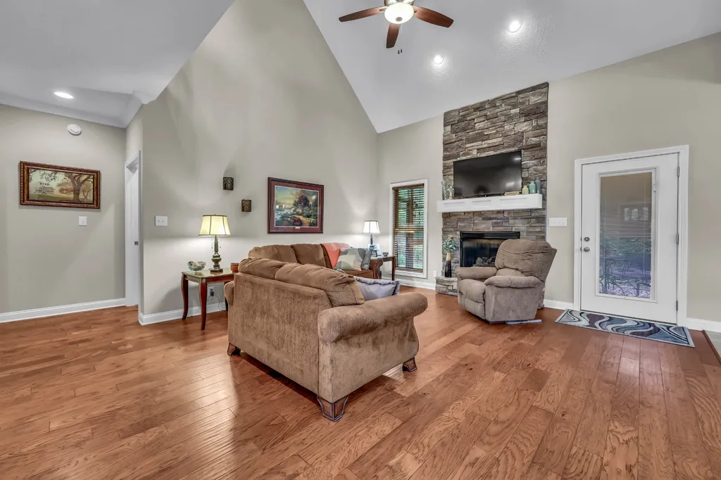 101 Vannoak Drive Clarksville TN 37043