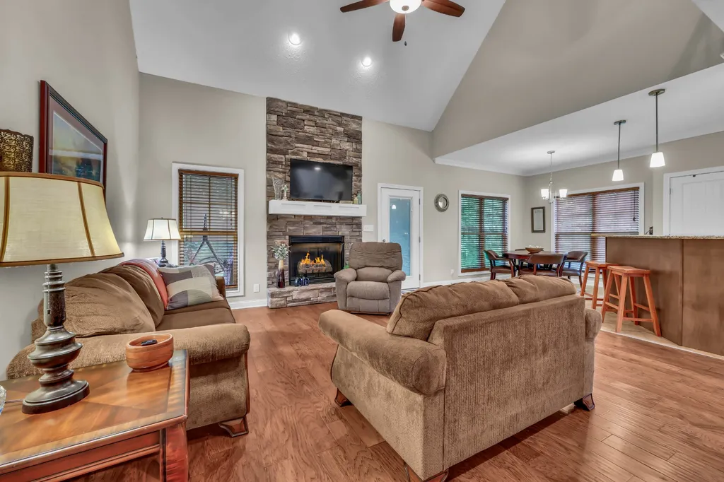 101 Vannoak Drive Clarksville TN 37043