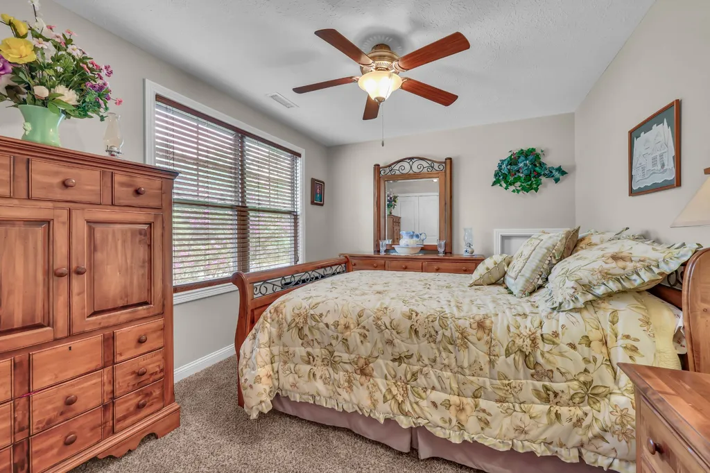 101 Vannoak Drive Clarksville TN 37043
