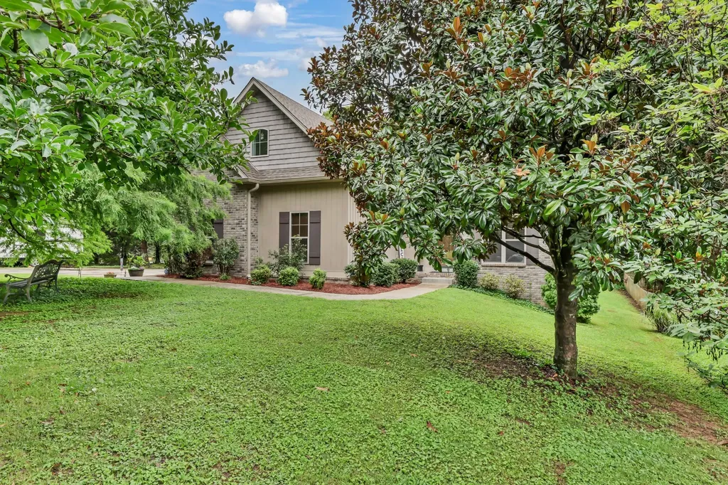 101 Vannoak Drive Clarksville TN 37043