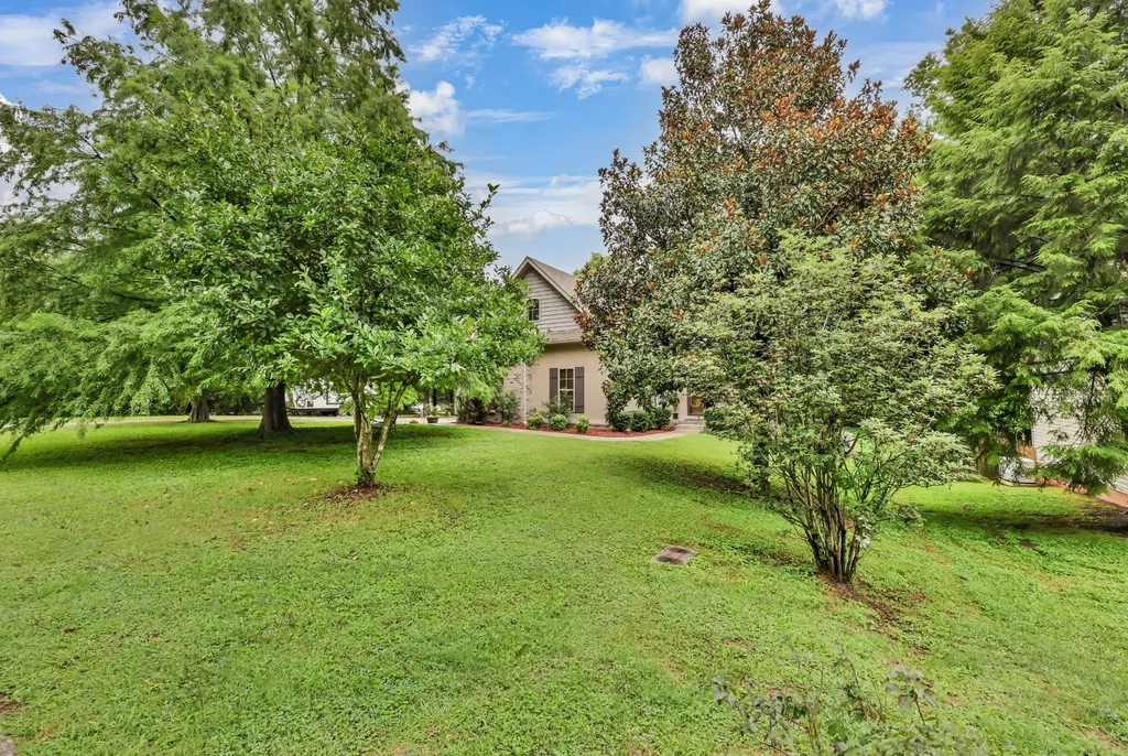 101 Vannoak Drive Clarksville TN 37043