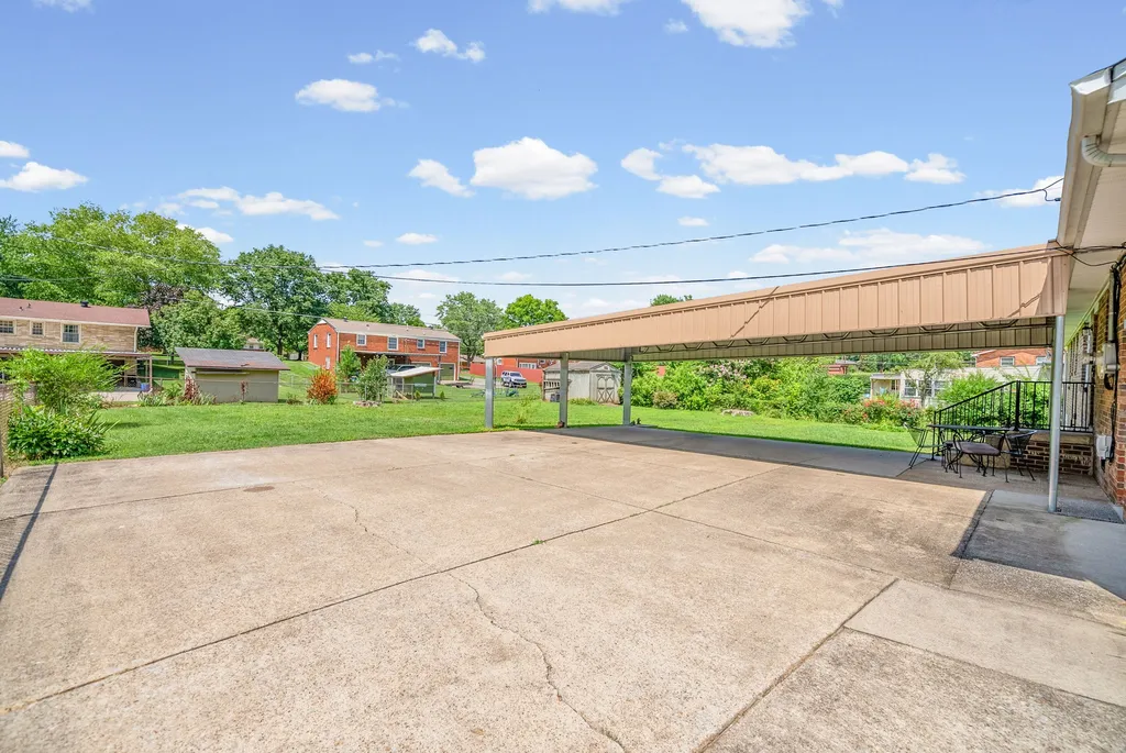 2111 Fleming Road Clarksville TN 37043