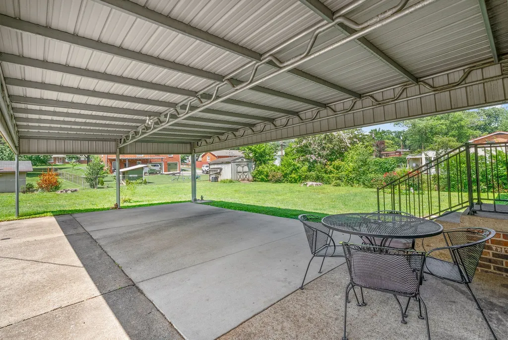 2111 Fleming Road Clarksville TN 37043