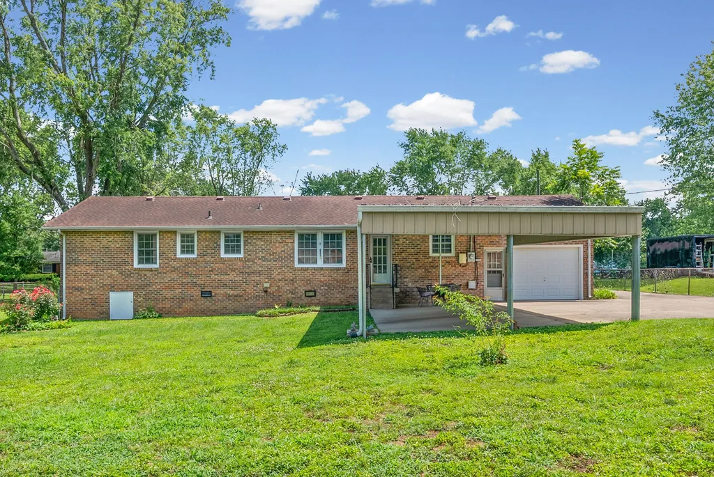 2111 Fleming Road Clarksville TN 37043