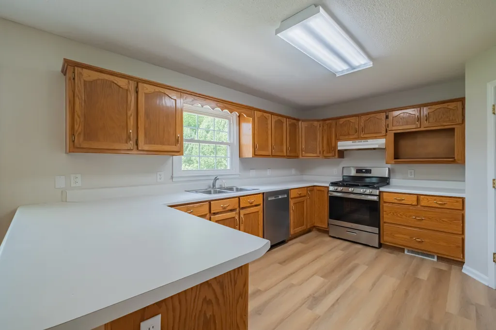 207 Ashley Court Tullahoma TN 37388