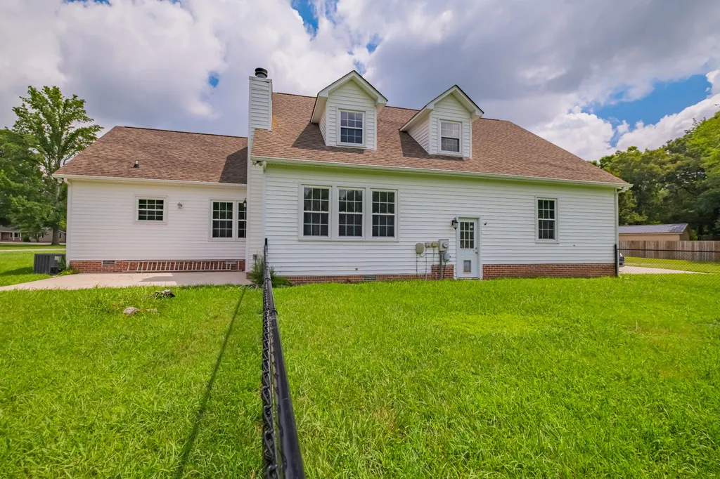 207 Ashley Court Tullahoma TN 37388