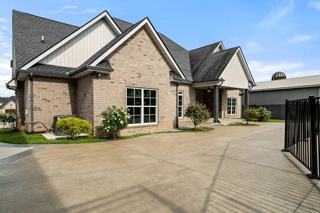 7566 Don Bruce Court Christiana TN 37037