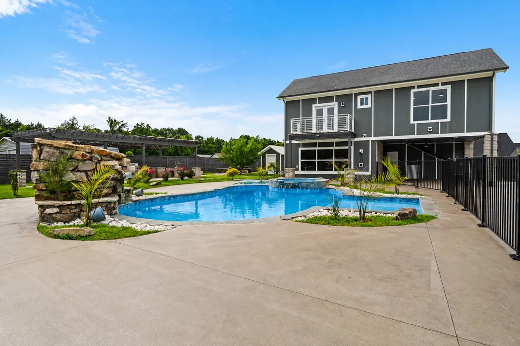 7566 Don Bruce Court Christiana TN 37037