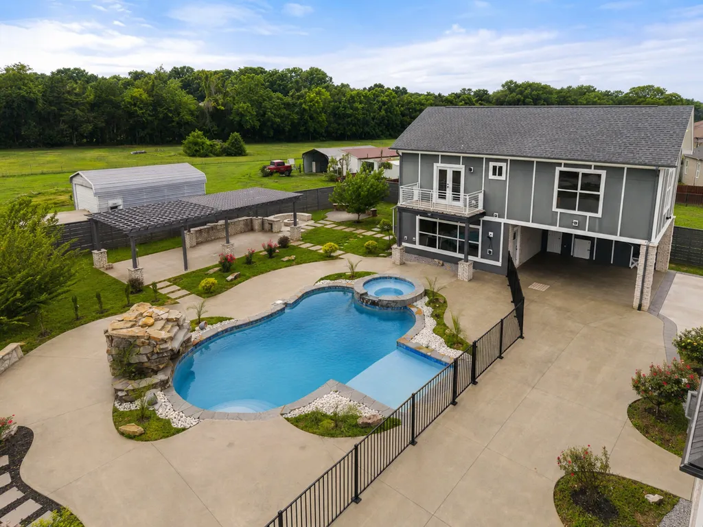 7566 Don Bruce Court Christiana TN 37037