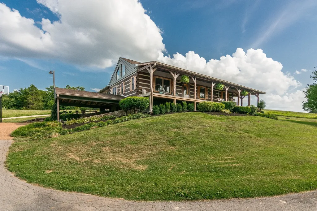 812 New Shackle Island Road Hendersonville TN 37075