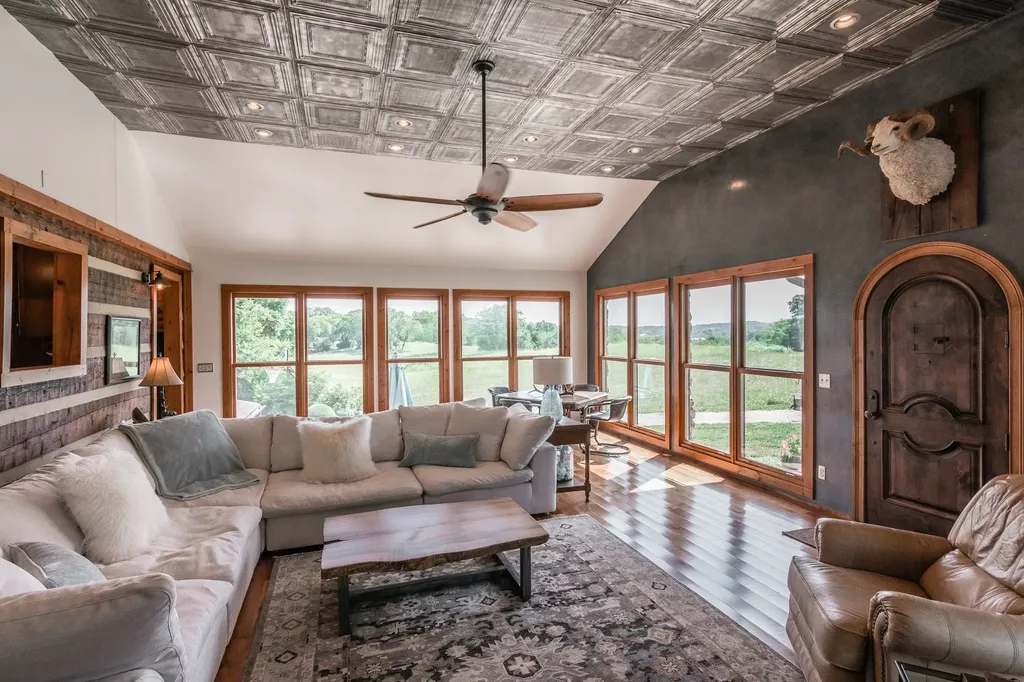 812 New Shackle Island Road Hendersonville TN 37075