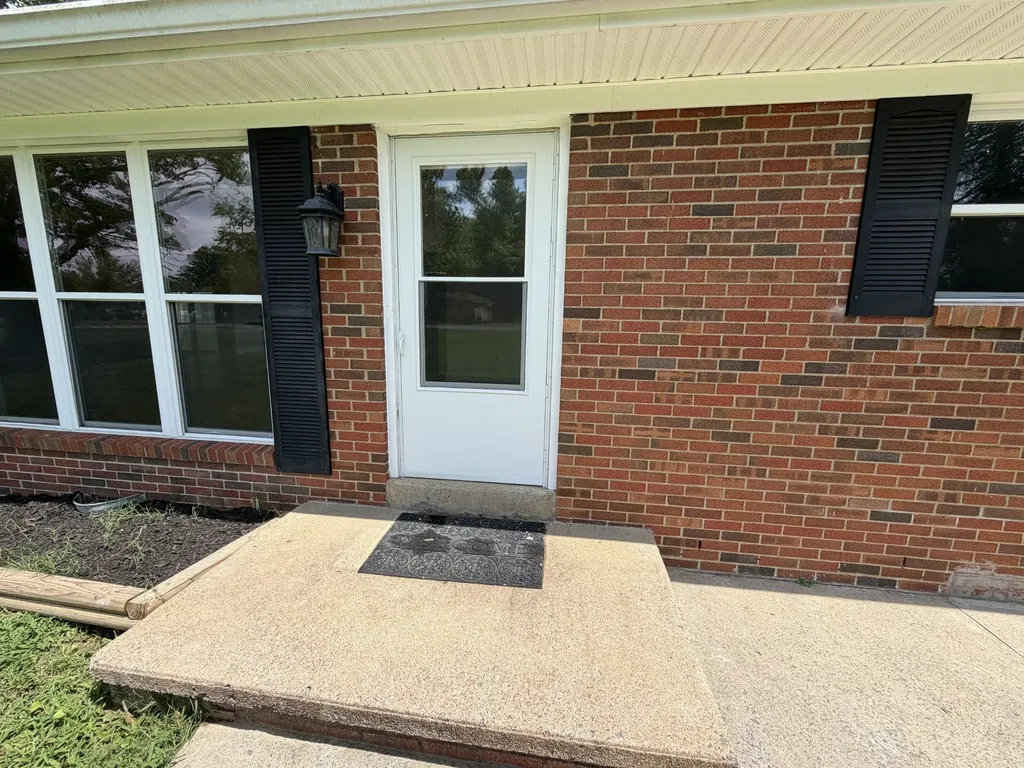 1009 Due West Circle Lafayette TN 37083