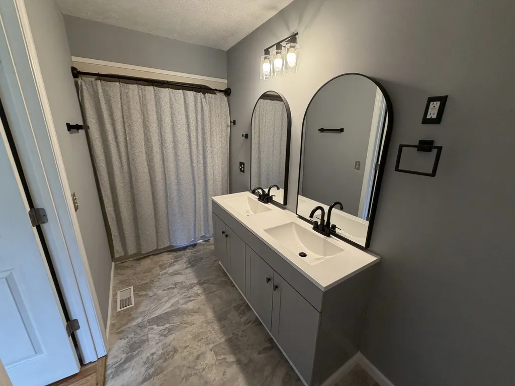 1009 Due West Circle Lafayette TN 37083