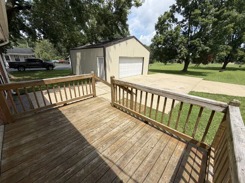 1009 Due West Circle Lafayette TN 37083