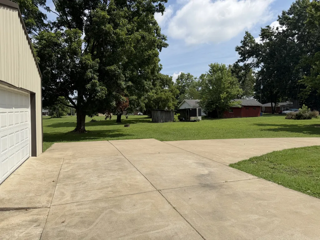 1009 Due West Circle Lafayette TN 37083