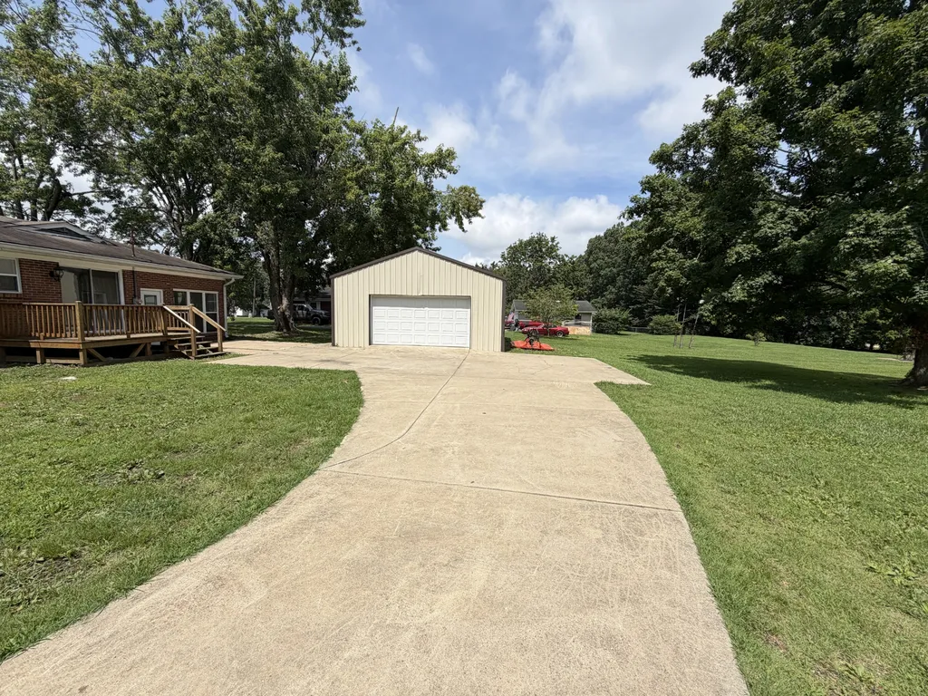 1009 Due West Circle Lafayette TN 37083