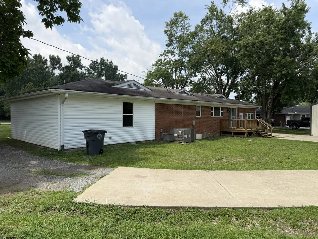 1009 Due West Circle Lafayette TN 37083