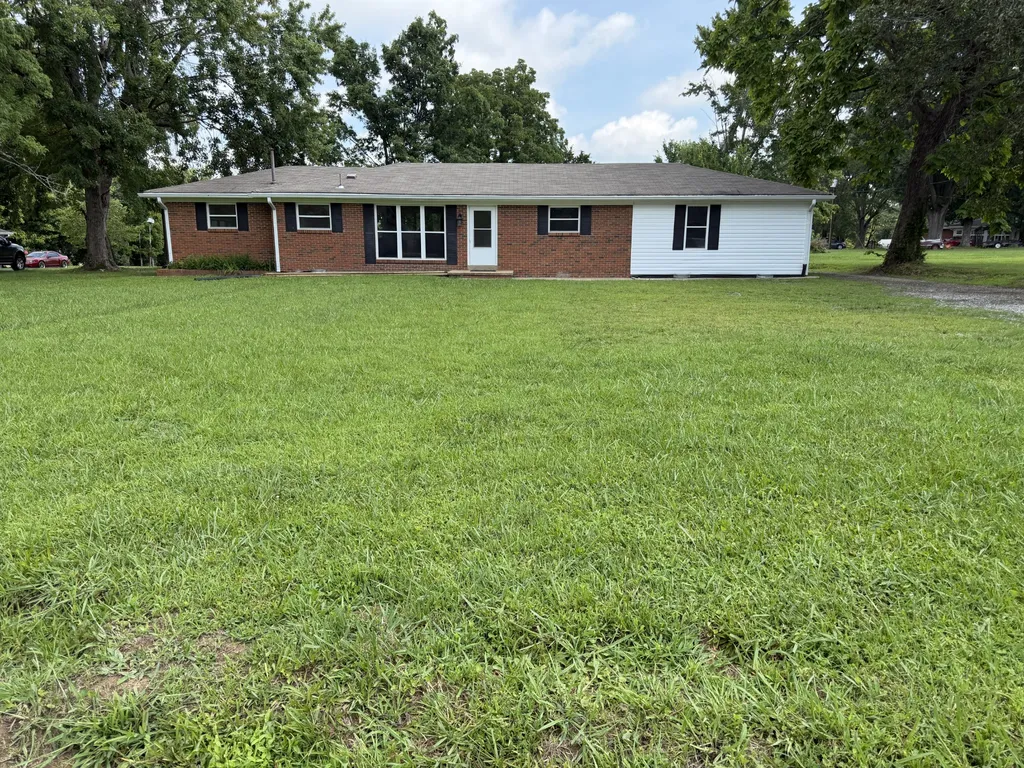 1009 Due West Circle Lafayette TN 37083