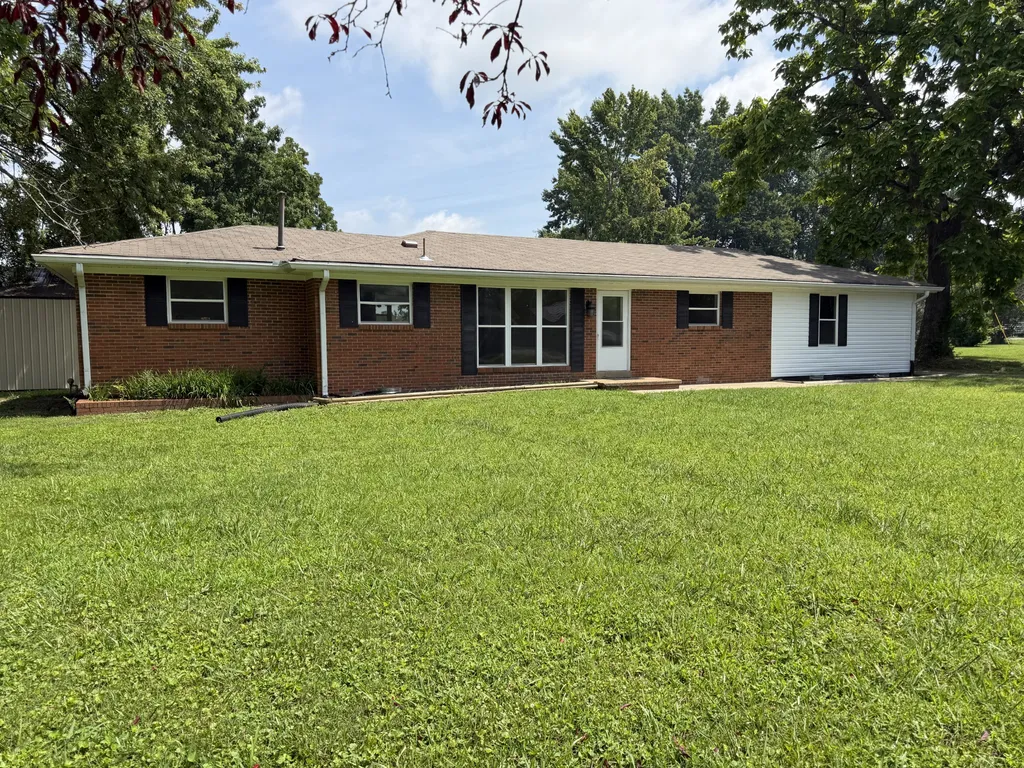 1009 Due West Circle Lafayette TN 37083