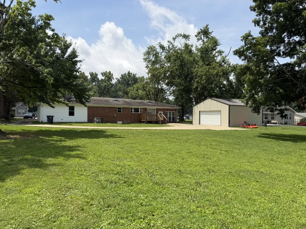 1009 Due West Circle Lafayette TN 37083