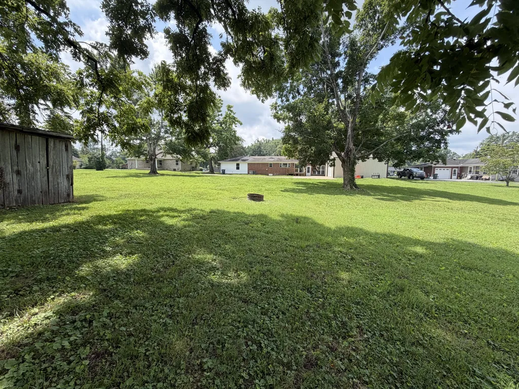 1009 Due West Circle Lafayette TN 37083
